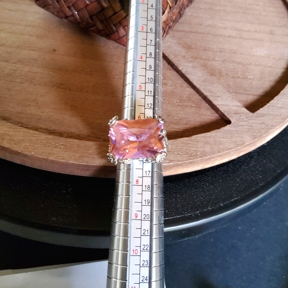 Elegant Silvertone Pink Stone Ring - Picture 4 of 7